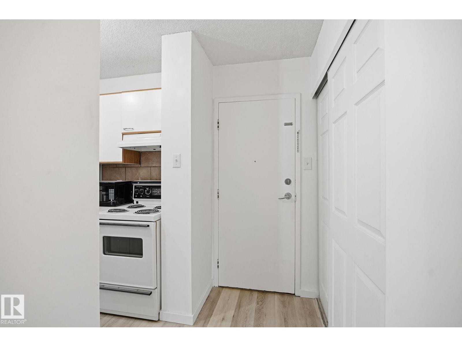 #205 9028 JASPER AV NW