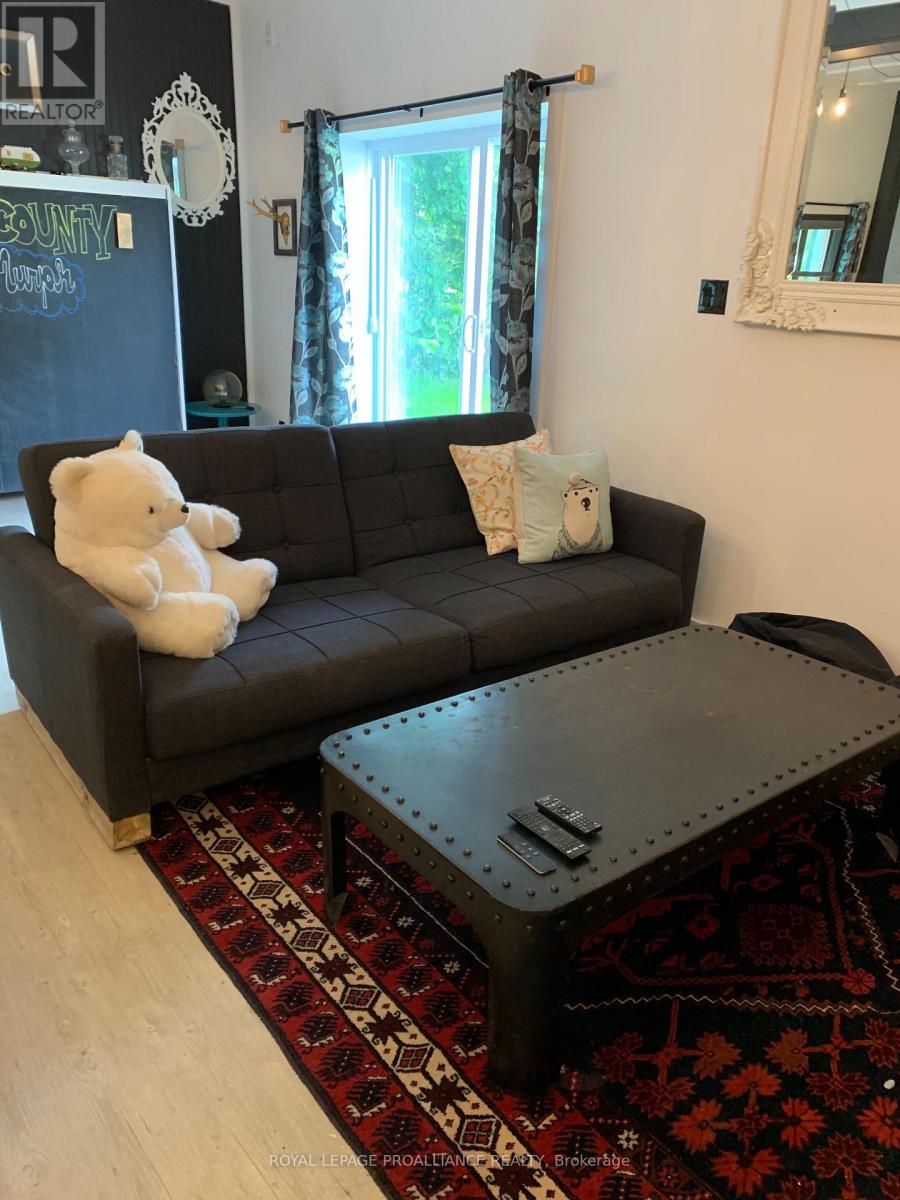 172 WELLINGTON MAIN STREET E