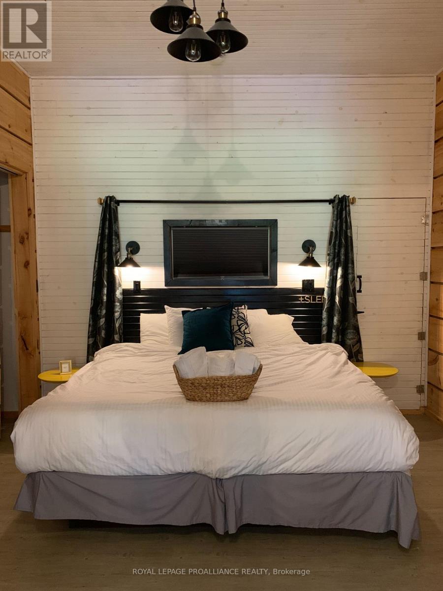 172 WELLINGTON MAIN STREET E