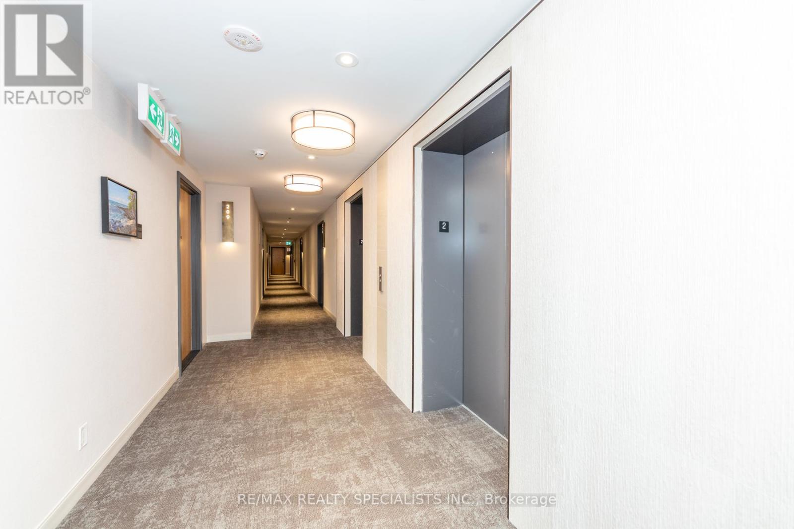 C202 - 8 BEVERLEY GLEN BOULEVARD