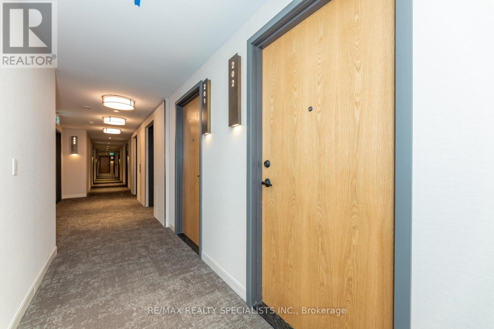 C202 - 8 BEVERLEY GLEN BOULEVARD