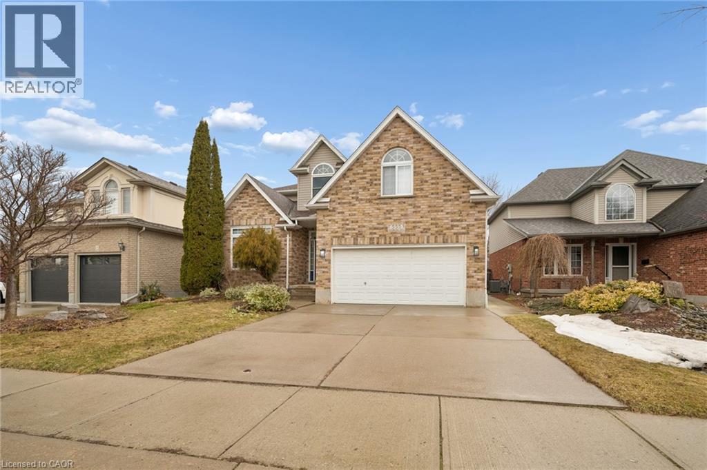 555 SANDBANKS Crescent