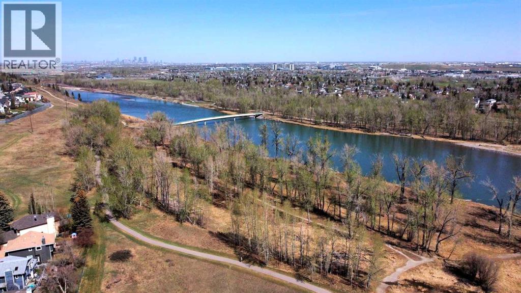 406 Queensland Place SE