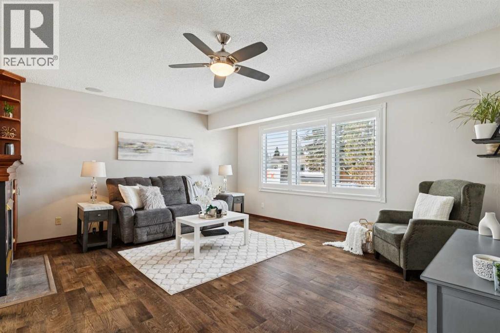 406 Queensland Place SE