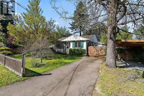 1262 Dunsterville Ave Saanich BC V8Z2W8