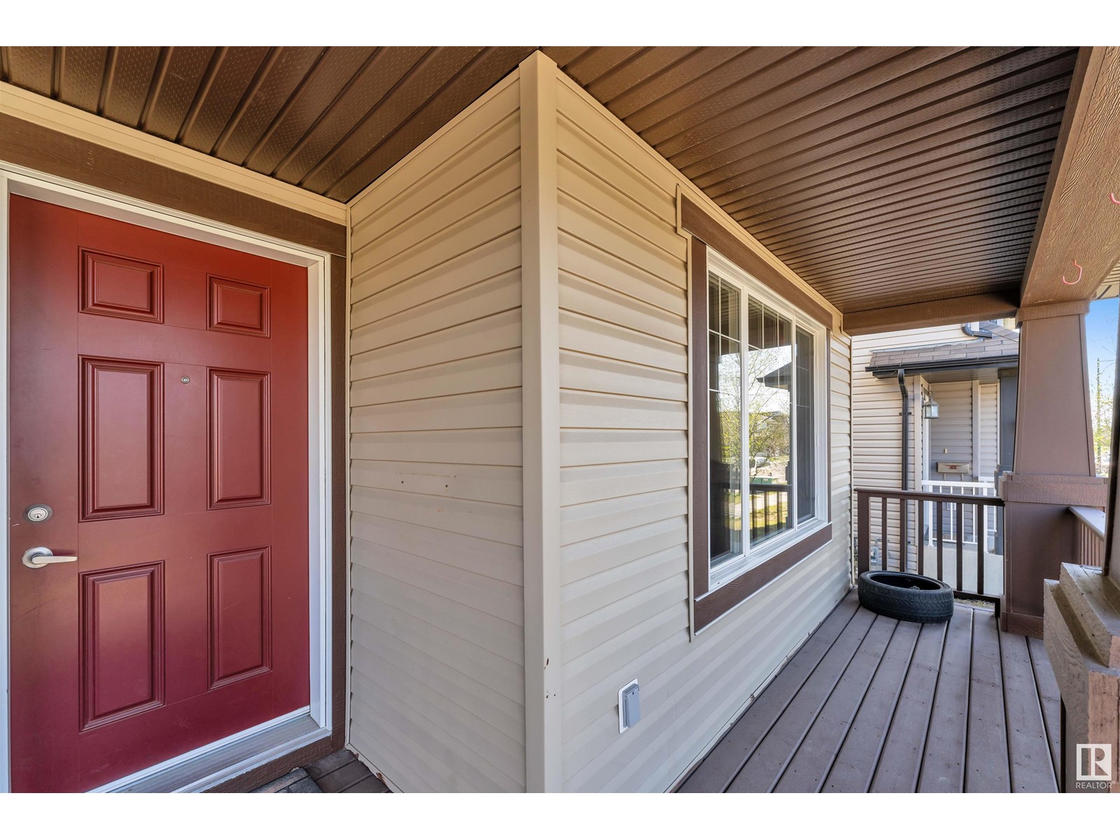 1127 35 AV NW