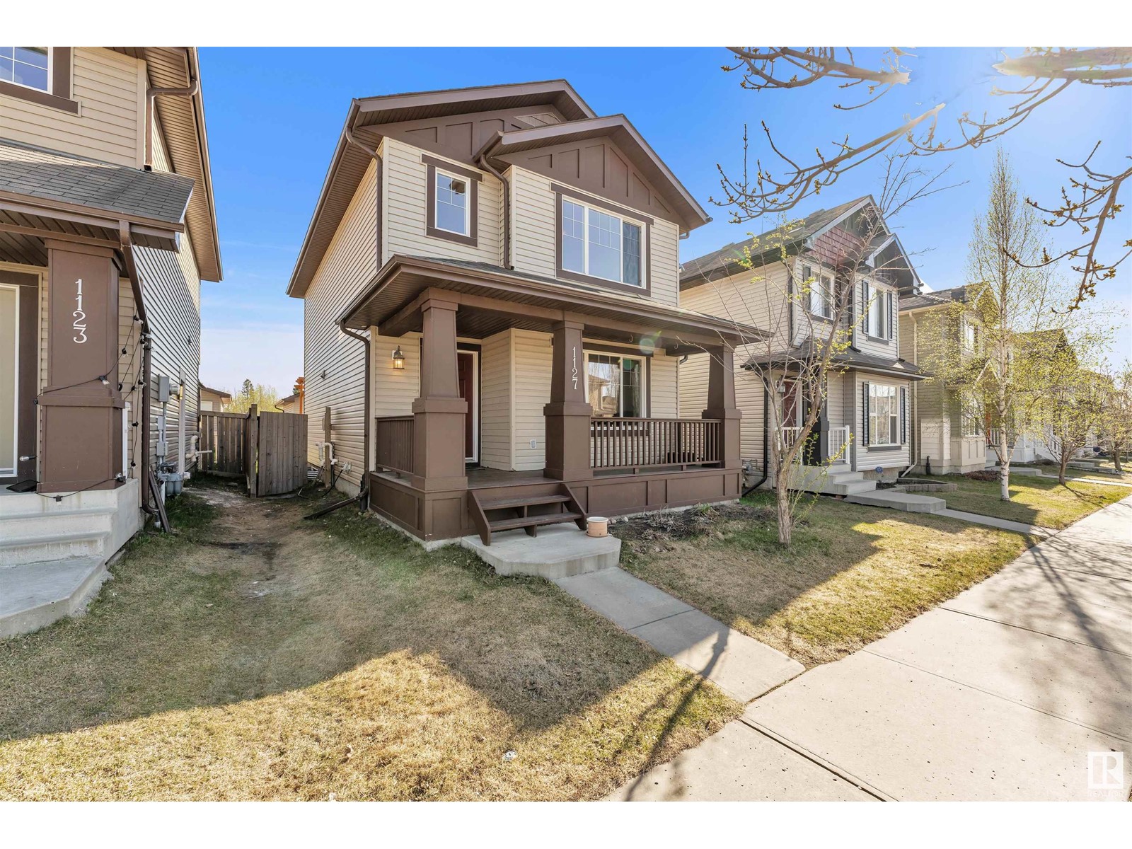 1127 35 AV NW