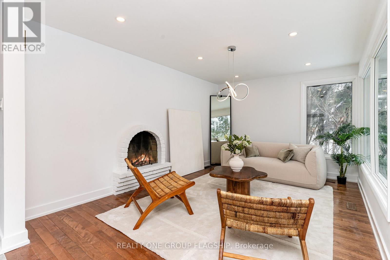 1135 GREENOAKS DRIVE