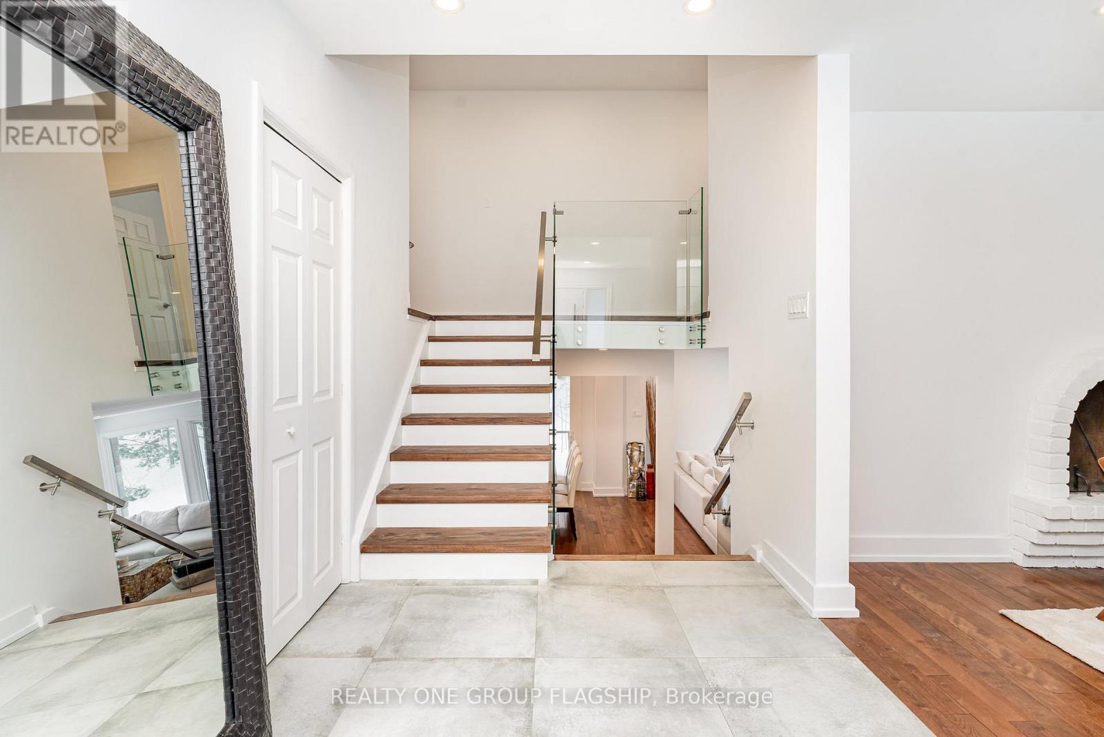 1135 GREENOAKS DRIVE