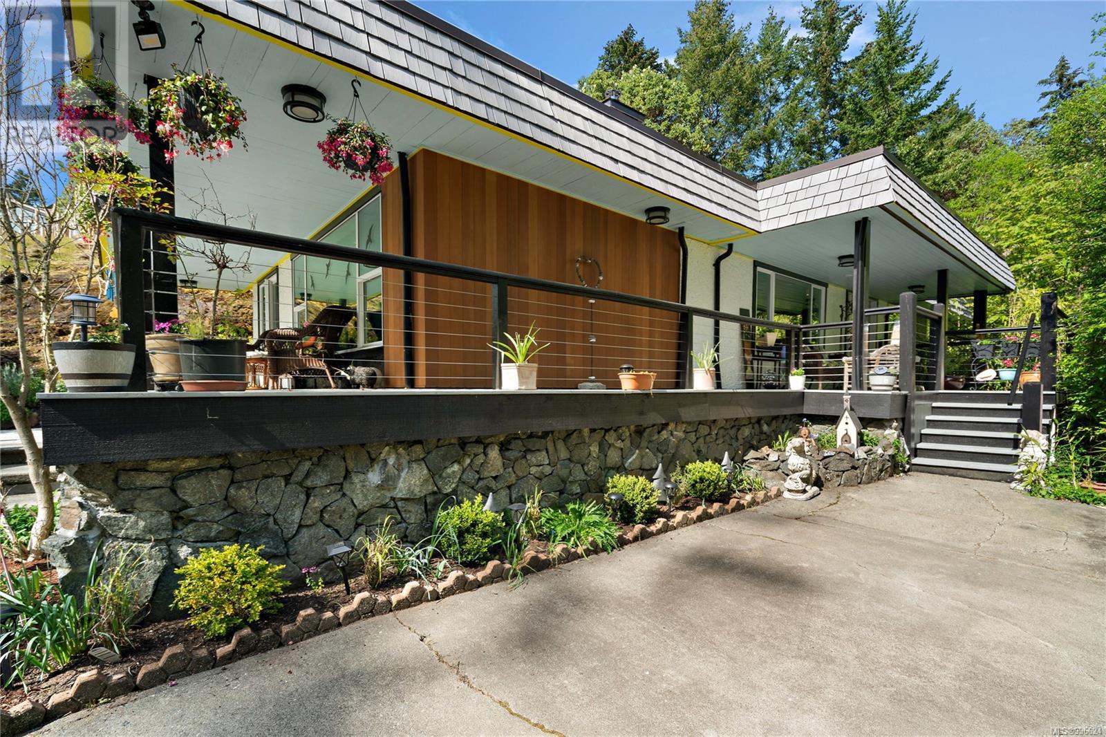 782 Walfred Rd