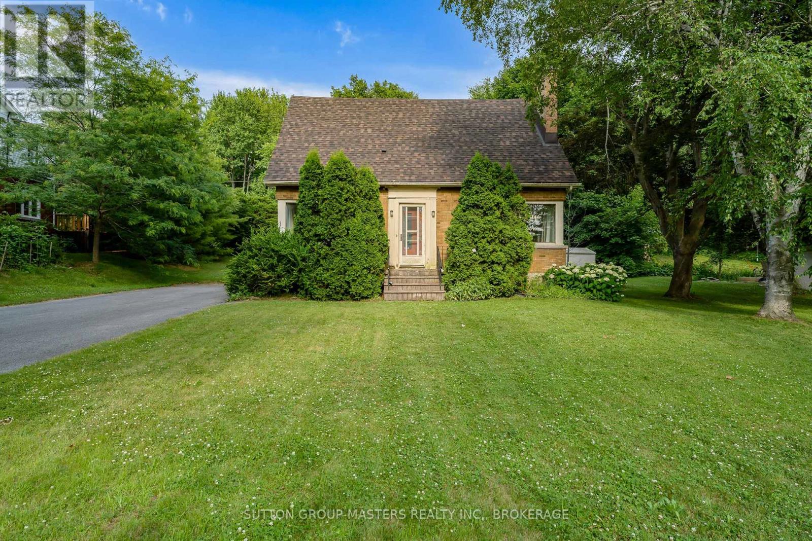 11 GRENVILLE ROAD