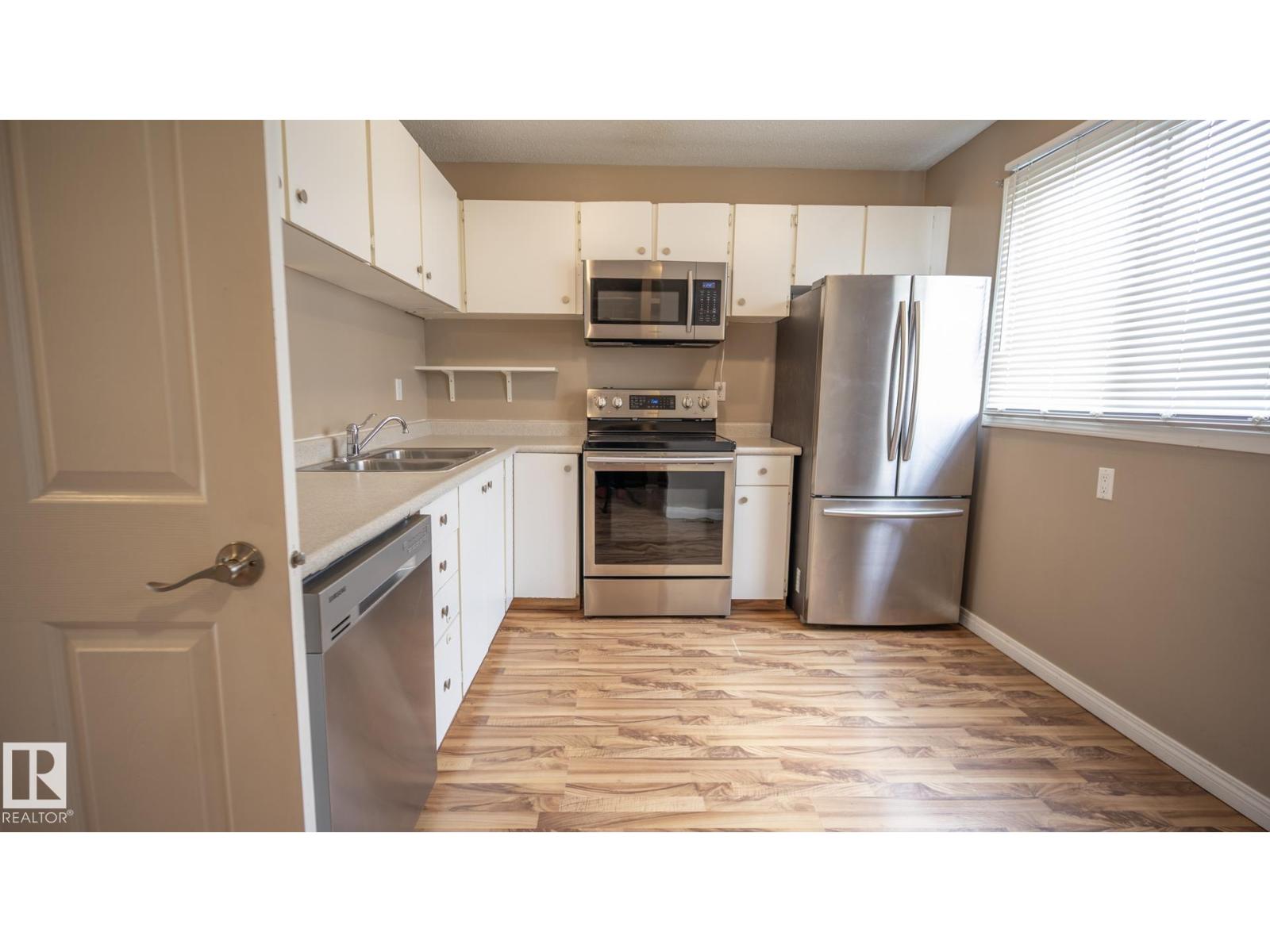 18048 93 AV NW NW