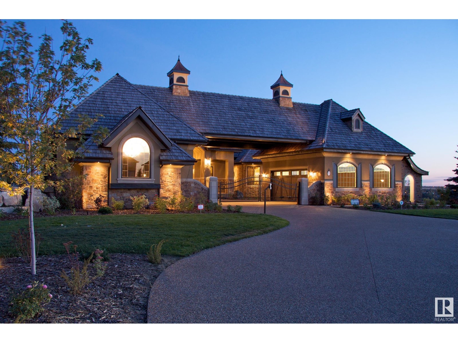 53 Riverridge RD