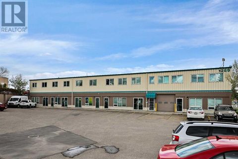 112, 1289 Highfield Crescent SE Calgary AB T2G5M2