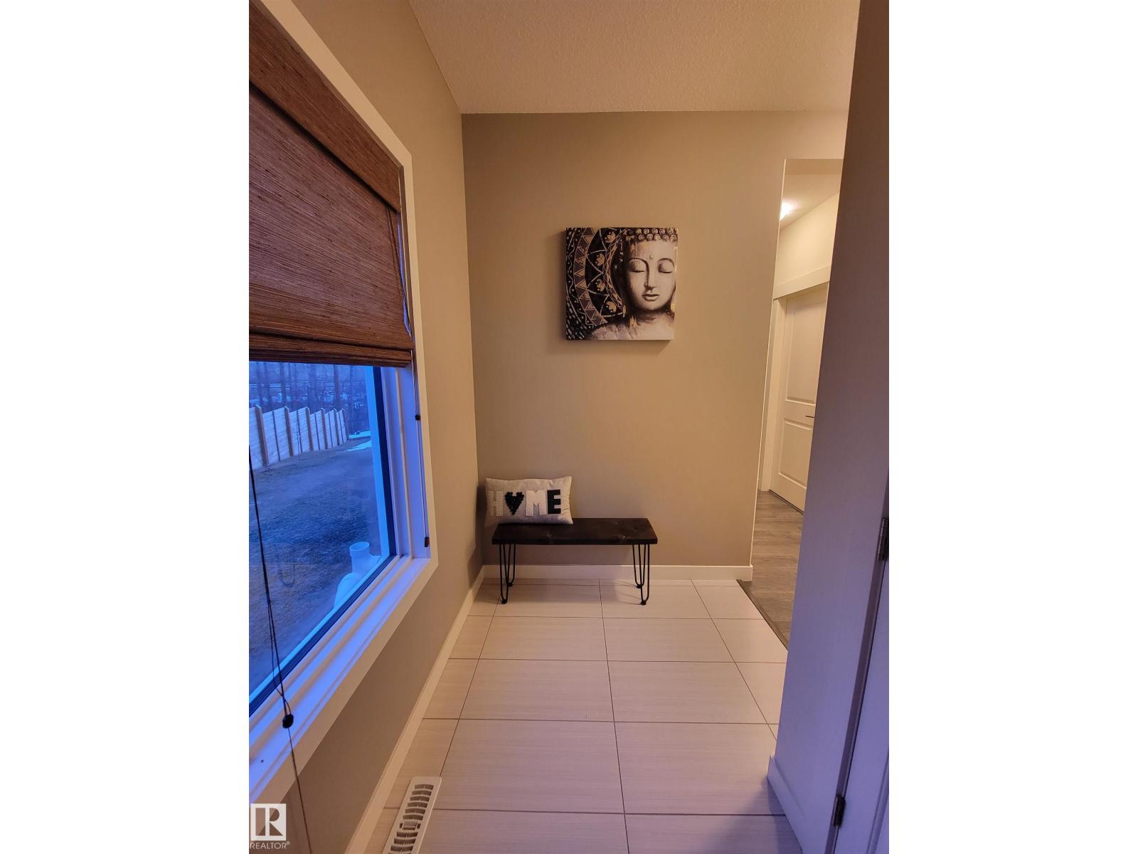 722 Charlesworth WY SW