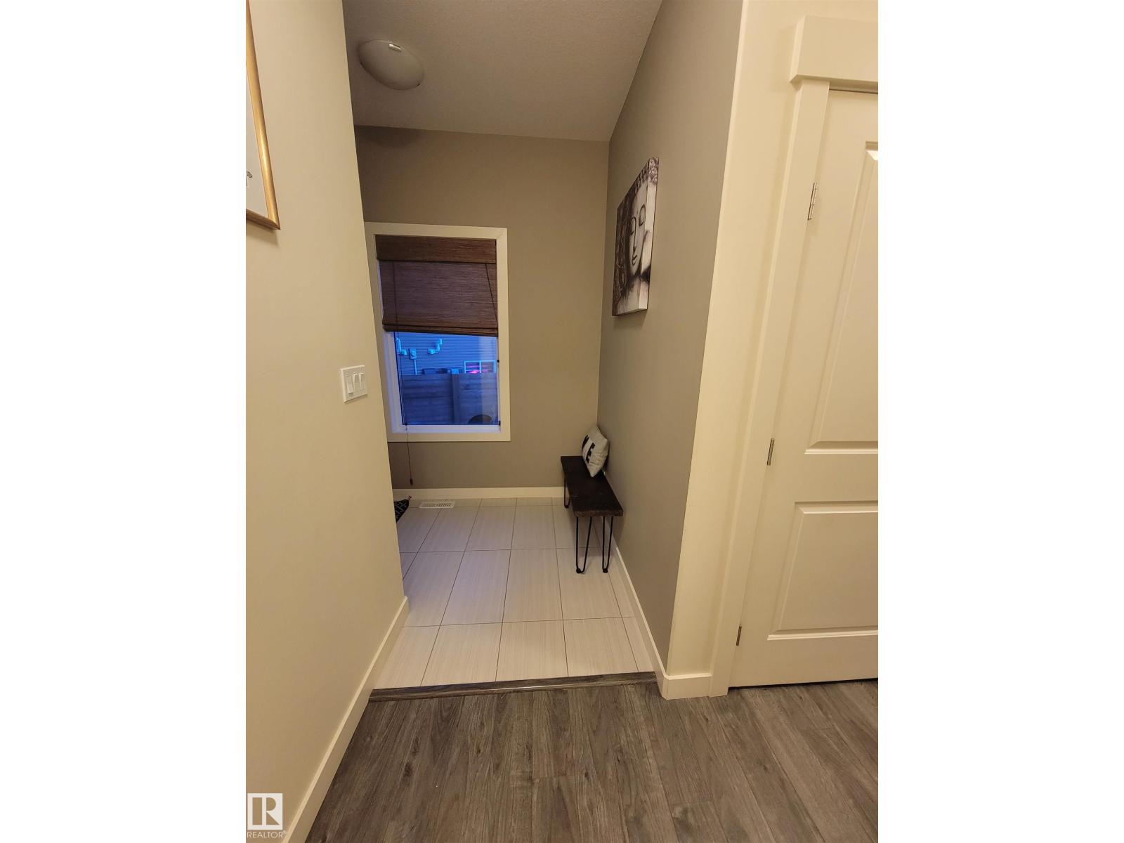 722 Charlesworth WY SW