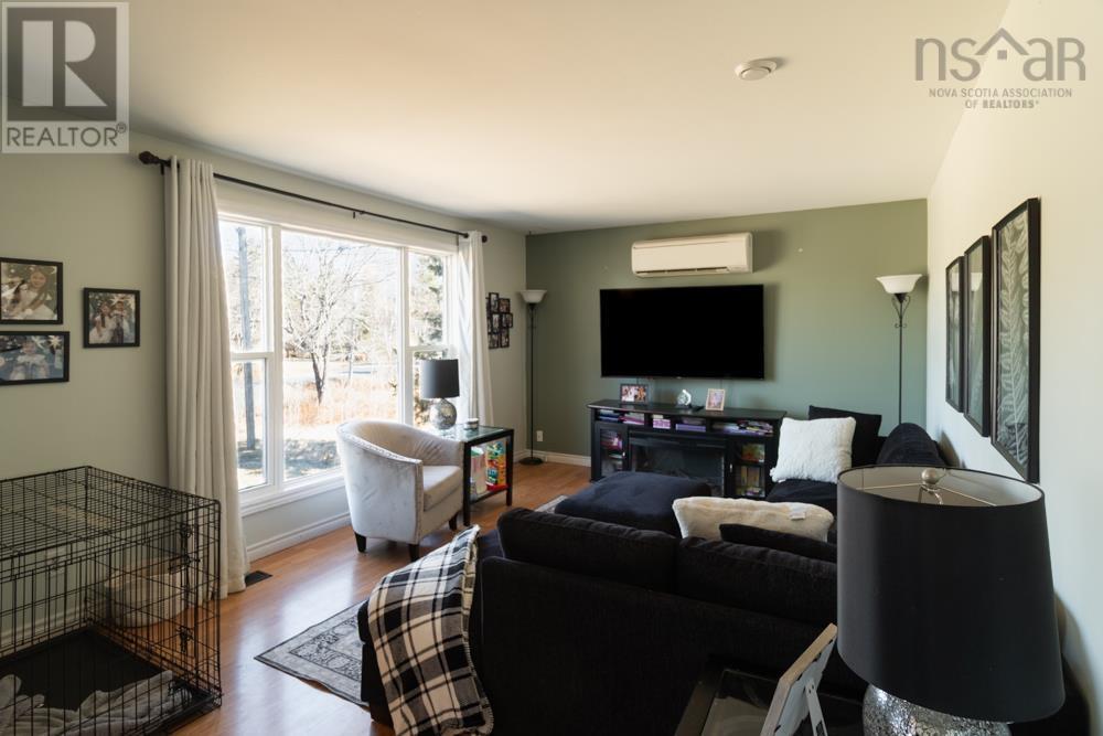 11 East Uniacke Road