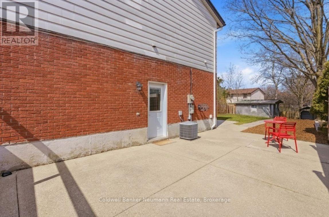 28 CHARTWELL CRESCENT