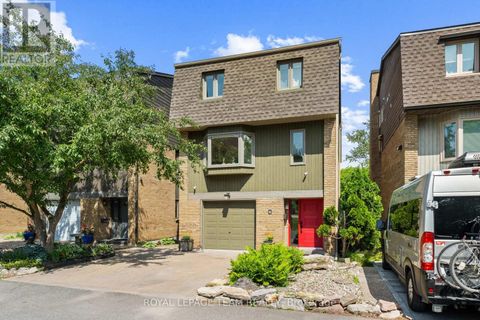 4 - 1011 PRINCE OF WALES DRIVE Ottawa ON K2C3K1
