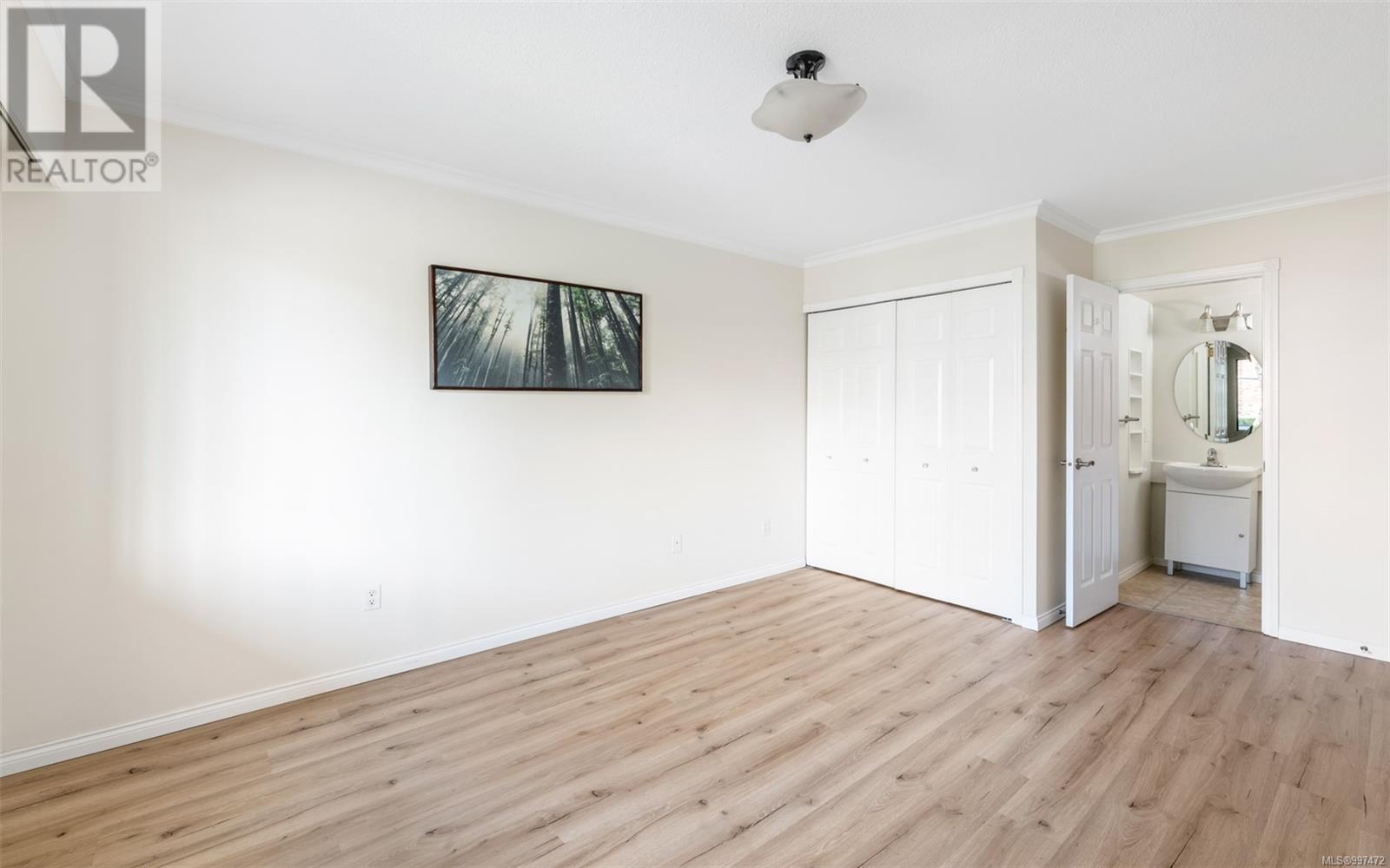 205 1041 Rockland Ave