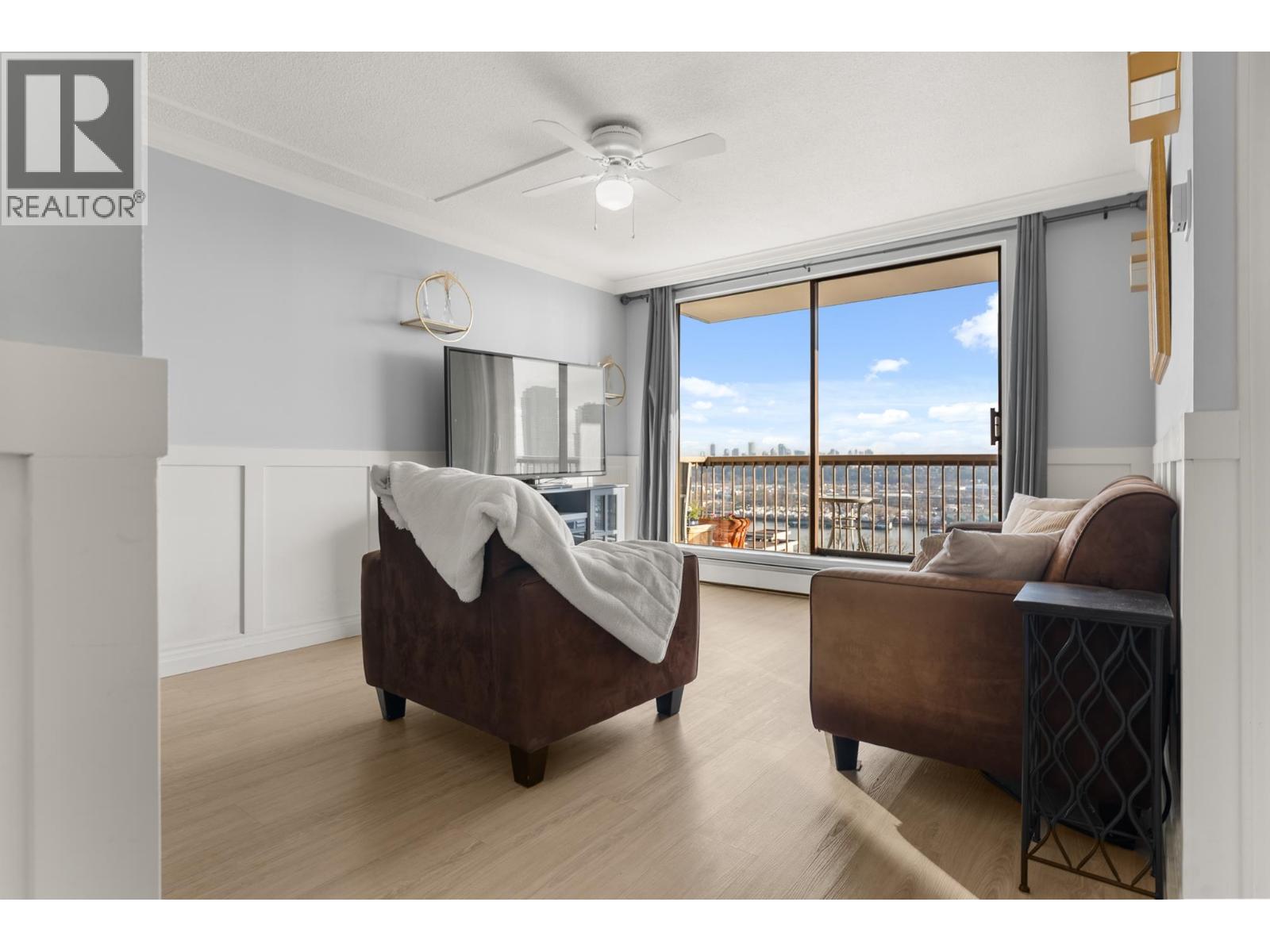 908 320 ROYAL AVENUE