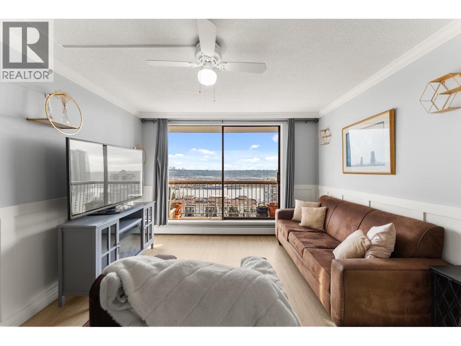 908 320 ROYAL AVENUE