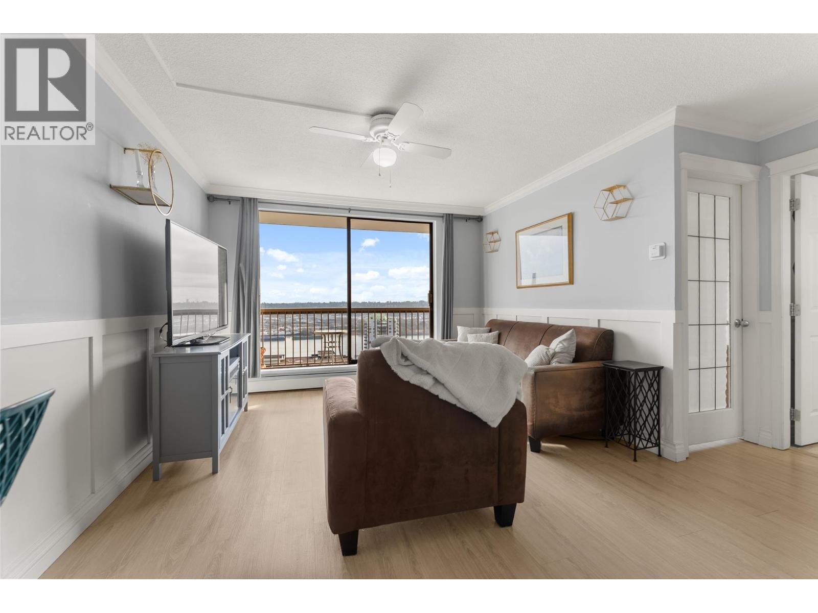 908 320 ROYAL AVENUE