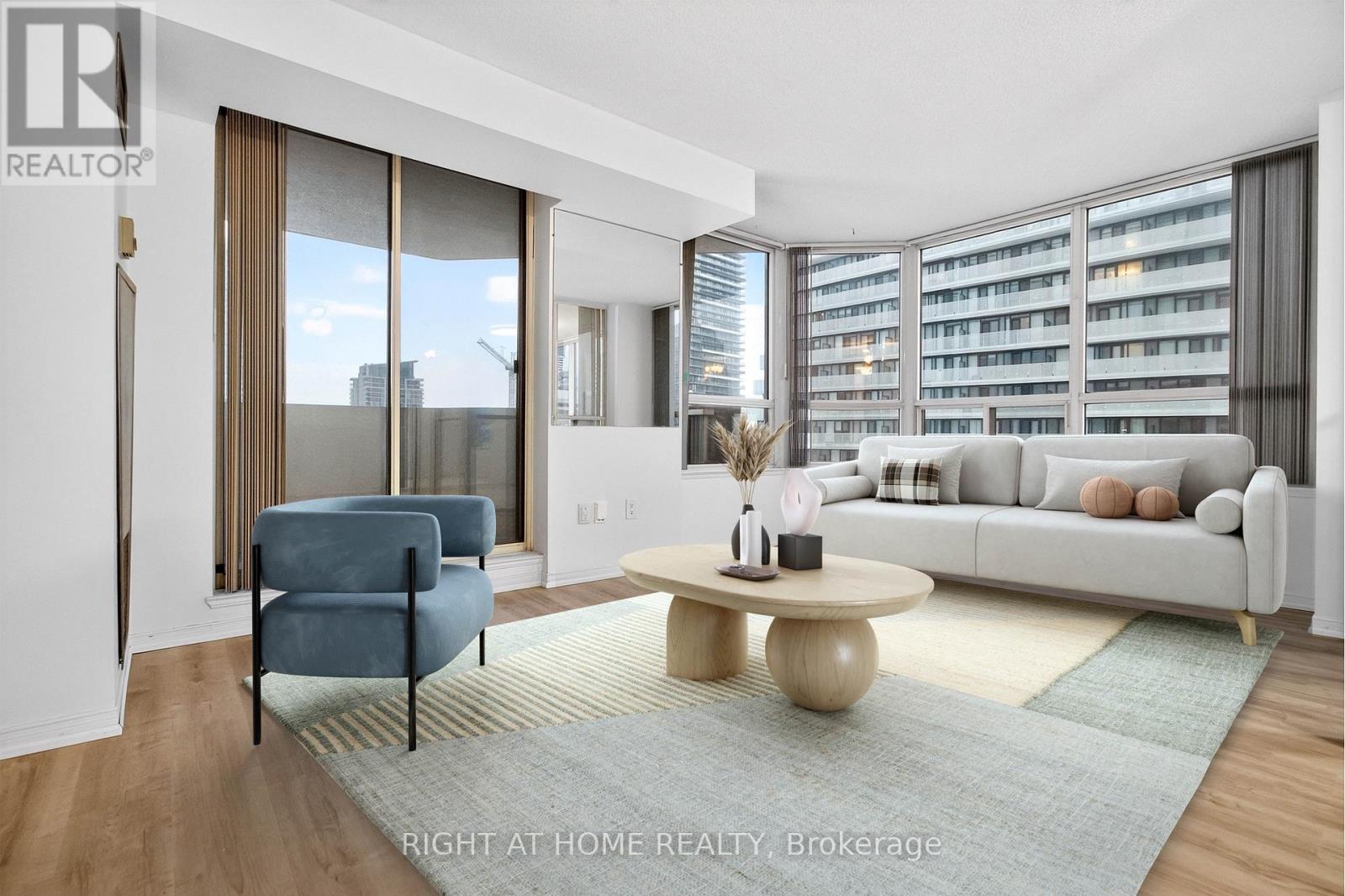 2204 - 400 WEBB DRIVE