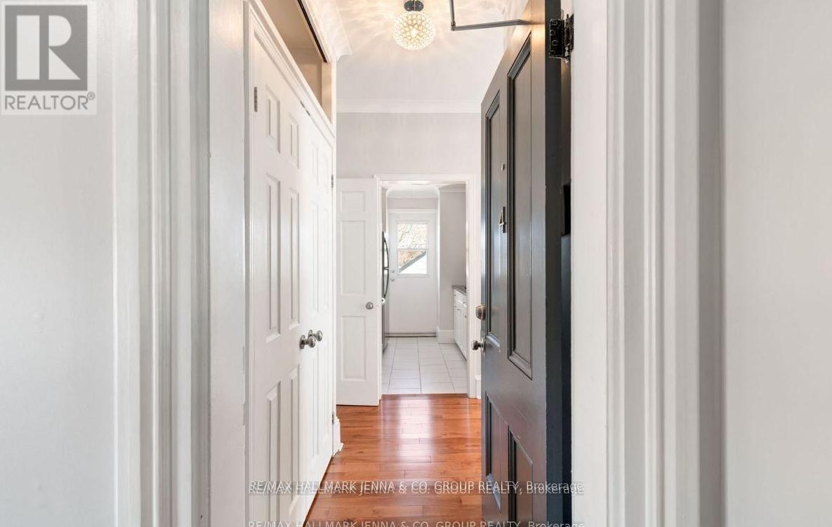 4 - 19 ISABELLA STREET