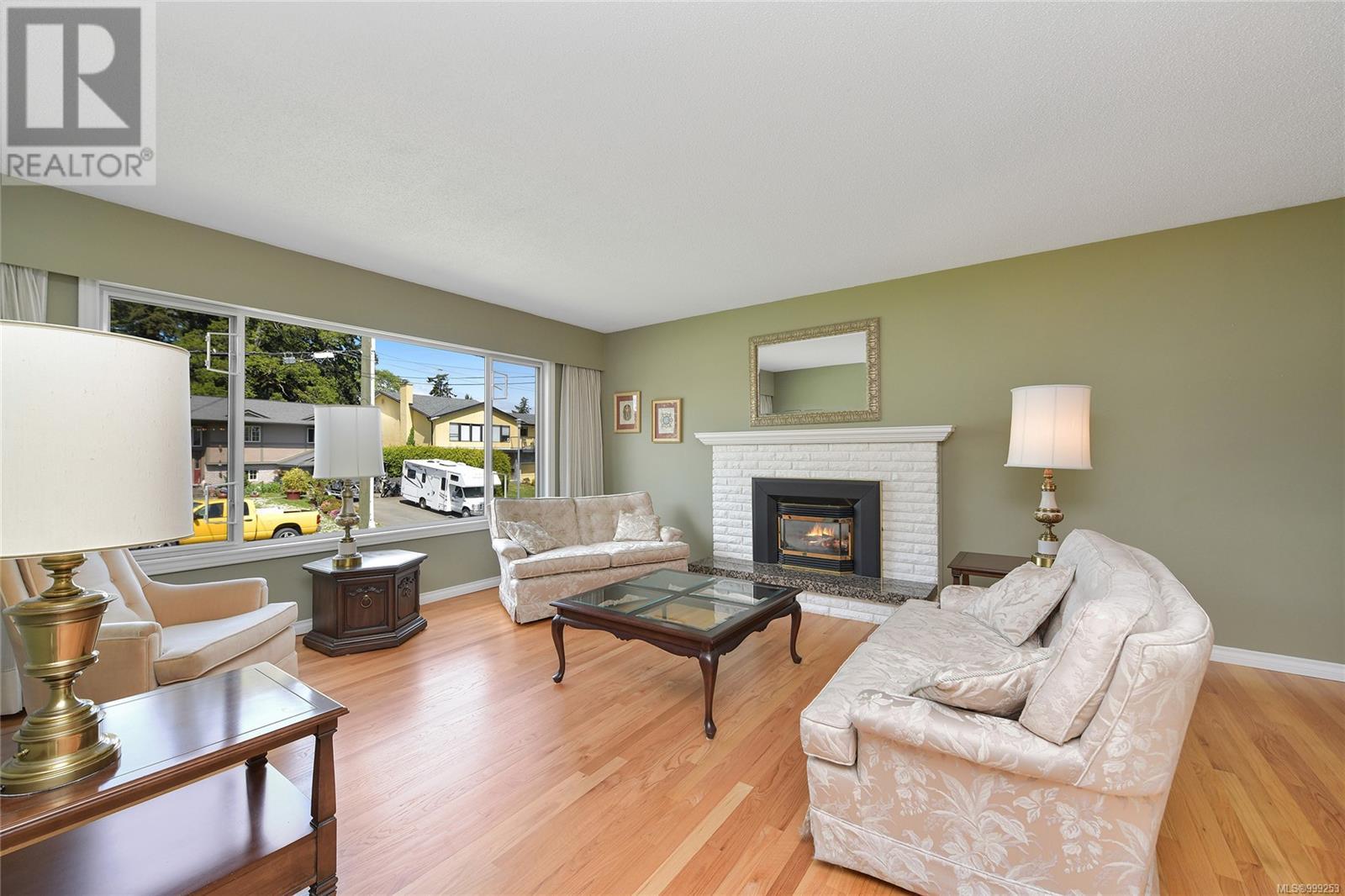 1123 Jolivet Cres