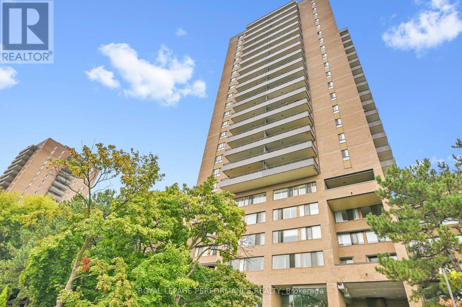 Photo 1 of 48 — 344 - 515 ST LAURENT BOULEVARD Unit 344, Ottawa, ON K1K3X5
