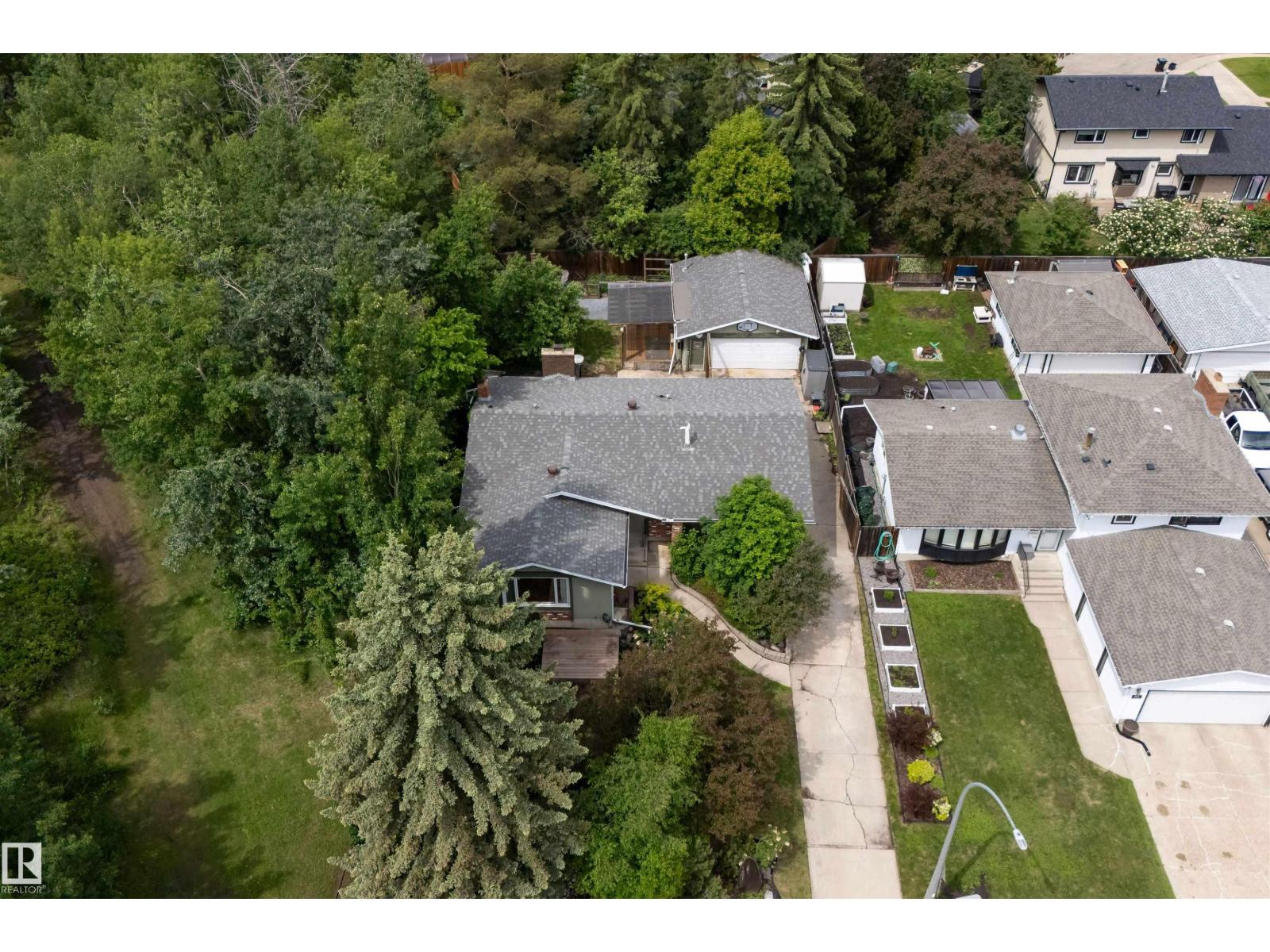 140 Greengrove Ave