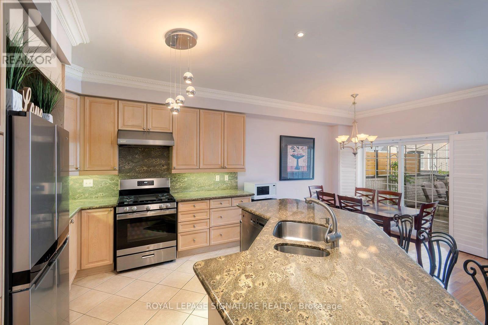 469 BRISTOL ROAD W
