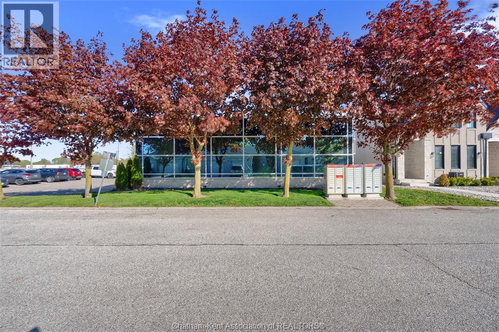 870 Park AVENUE West
