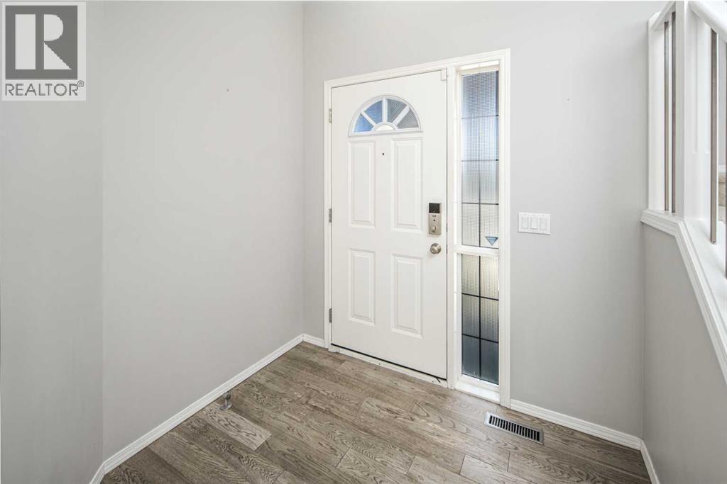 32 Cougarstone Square SW