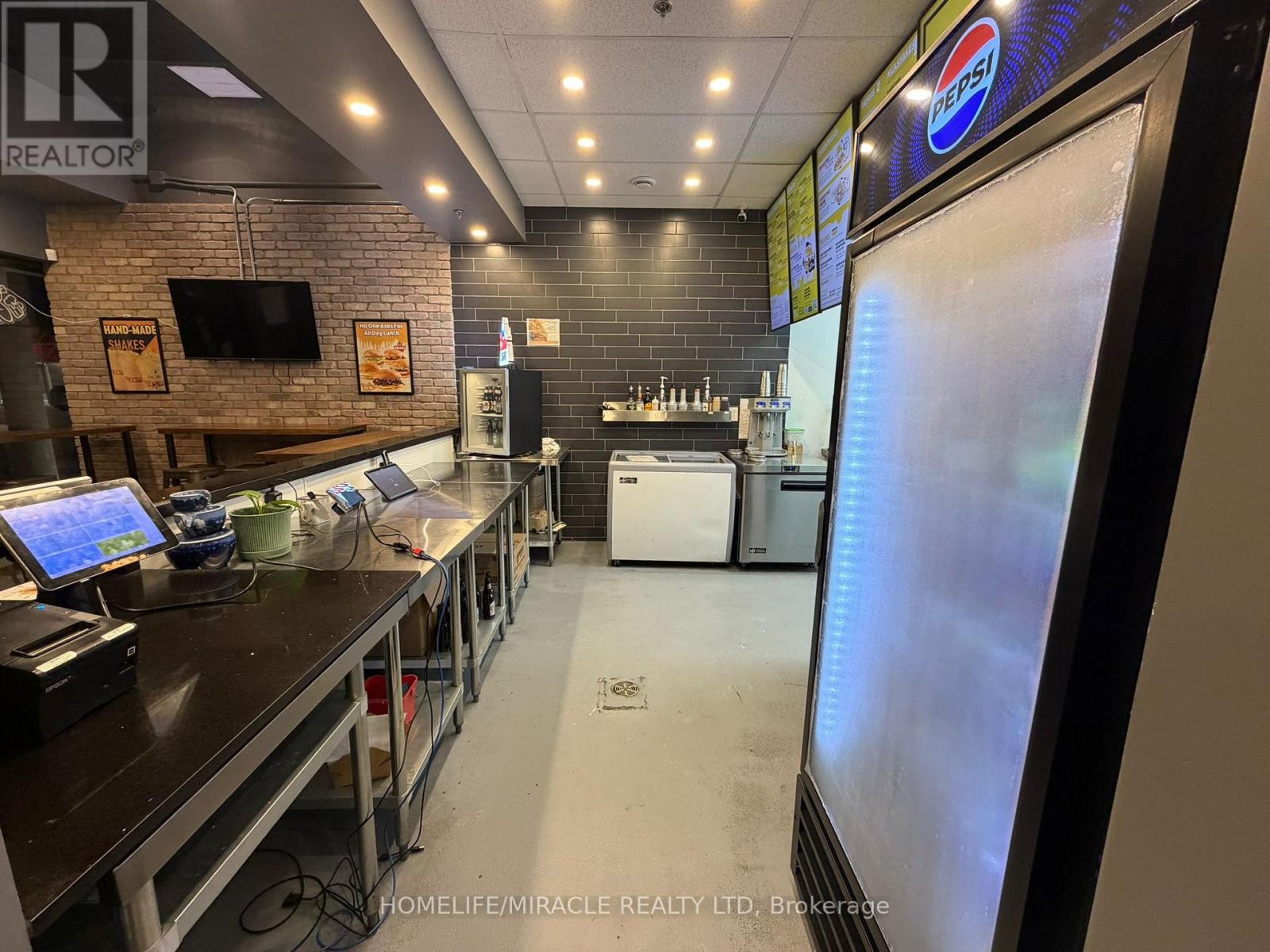 12 - 218 SILVERCREEK PARKWAY N