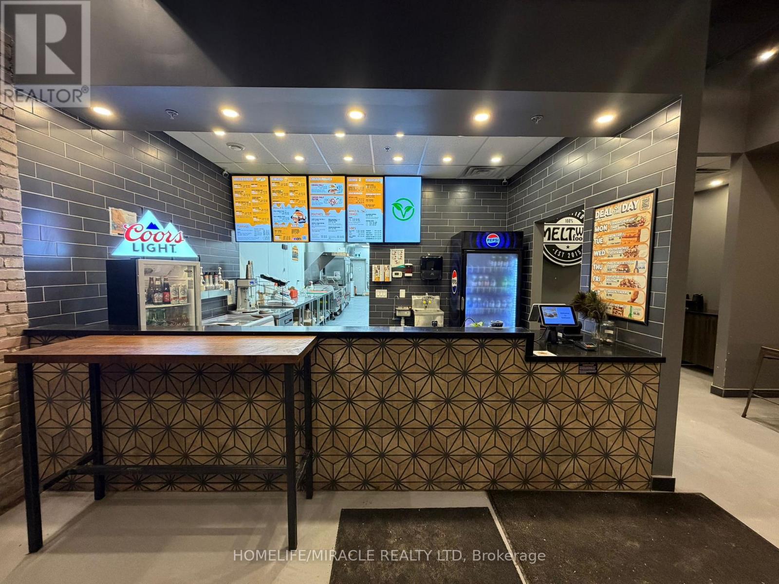 12 - 218 SILVERCREEK PARKWAY N