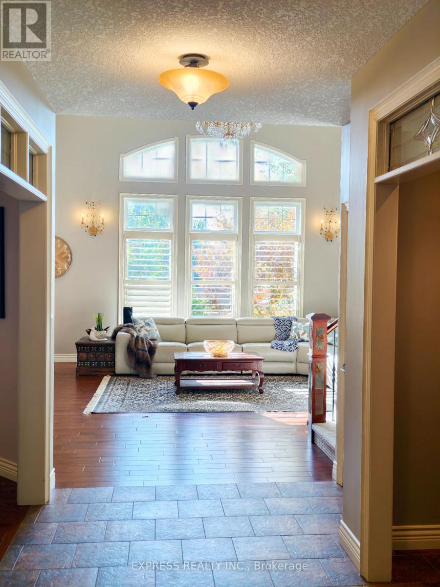 225 TERRACE WOOD CRESCENT