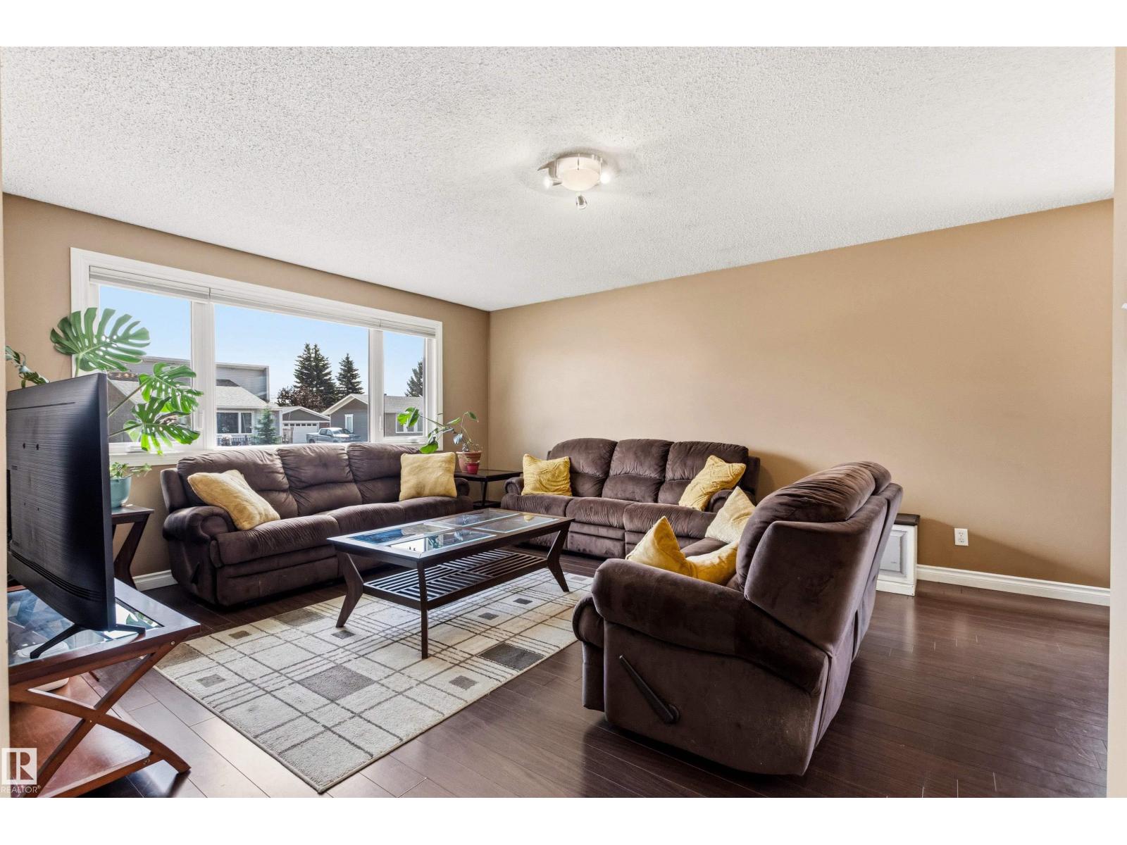 20 HUGHES RD NW