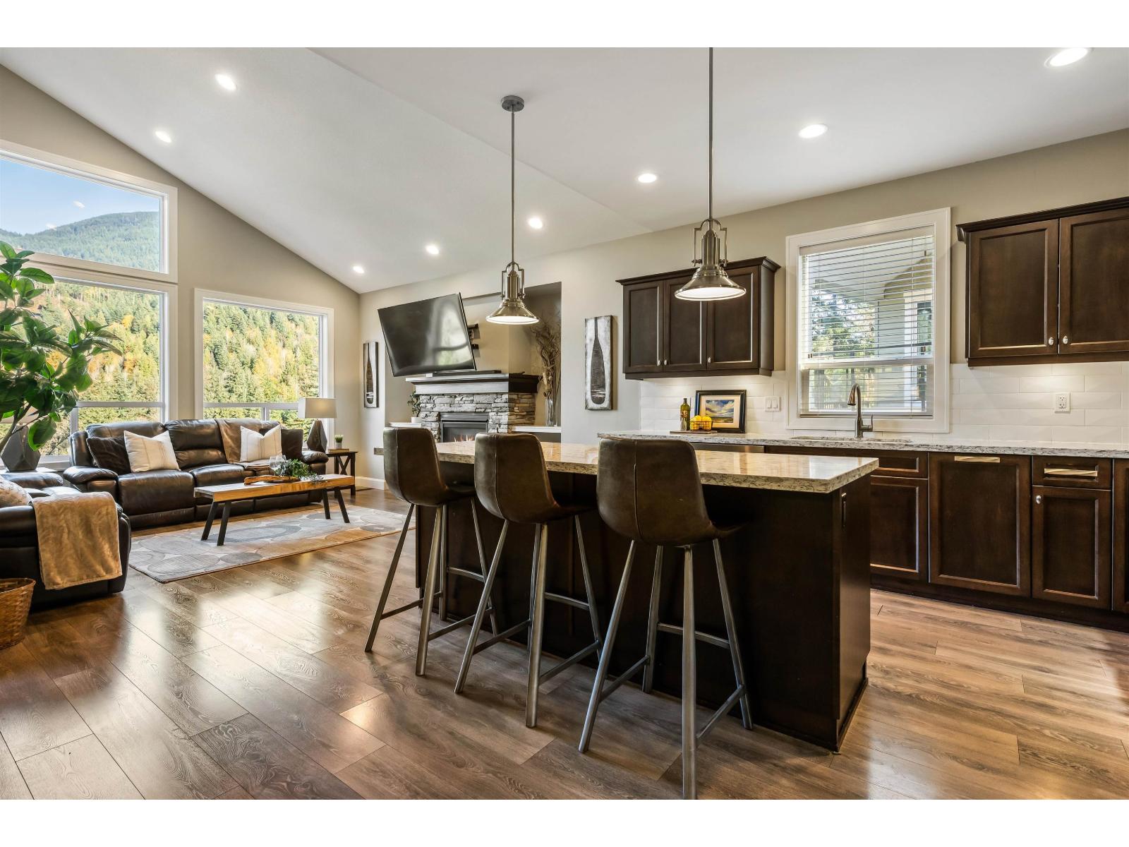 4 1911 WOODSIDE BOULEVARD|Mt Woodside