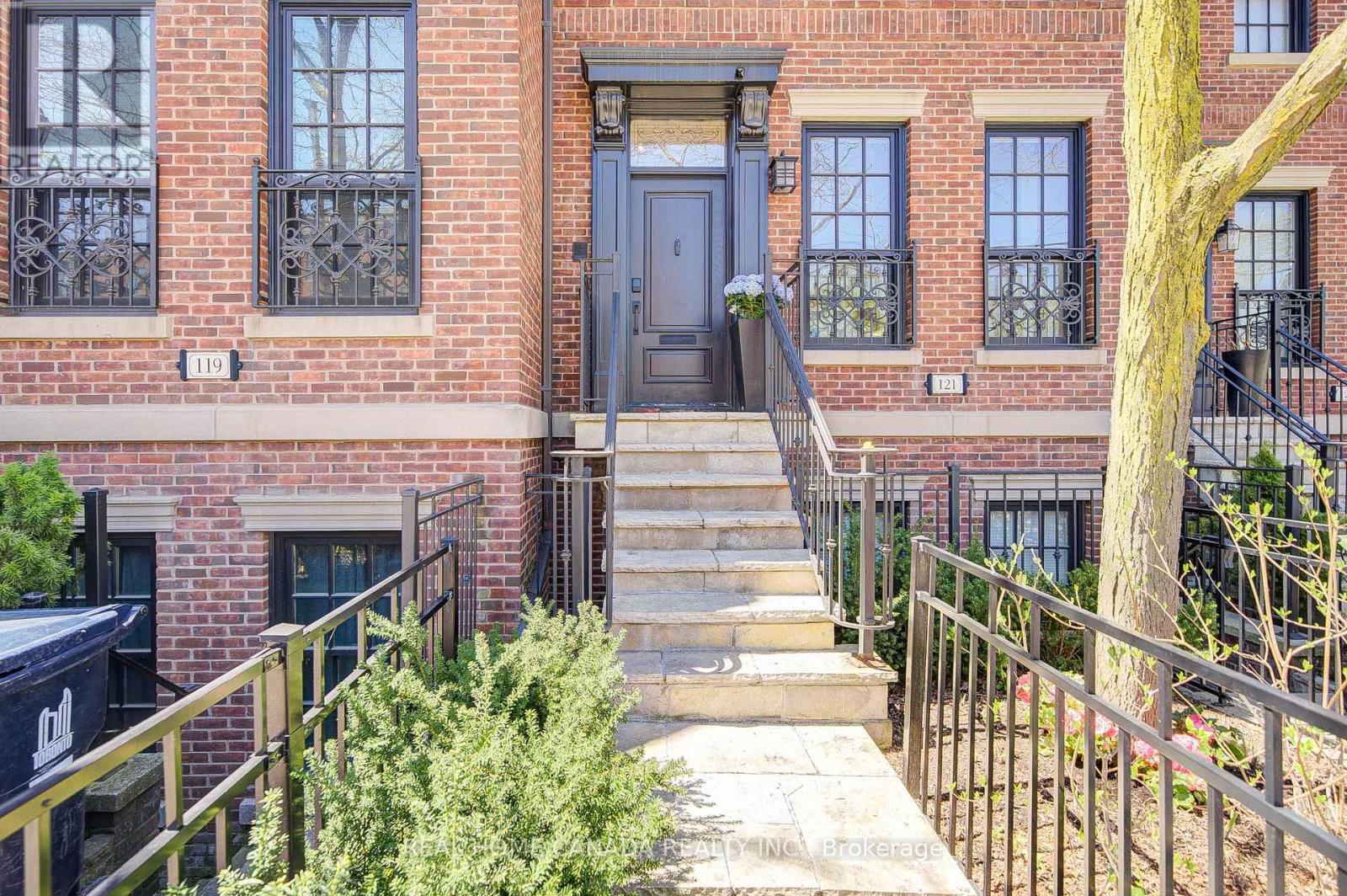 121 DAVENPORT ROAD