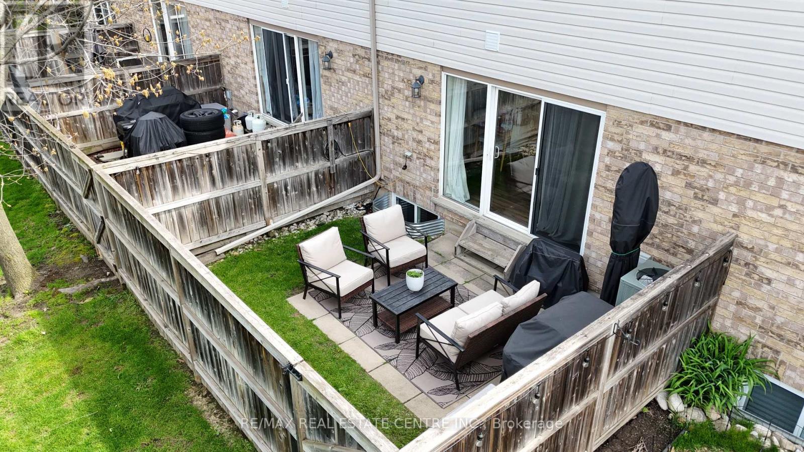 50 - 31 SCHRODER CRESCENT