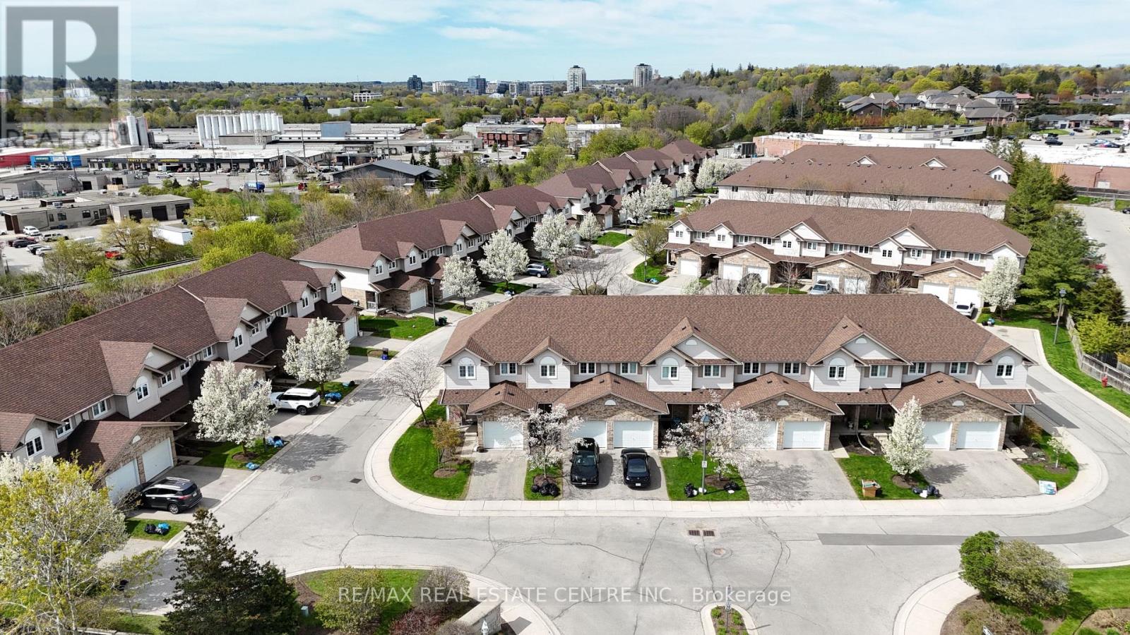 50 - 31 SCHRODER CRESCENT