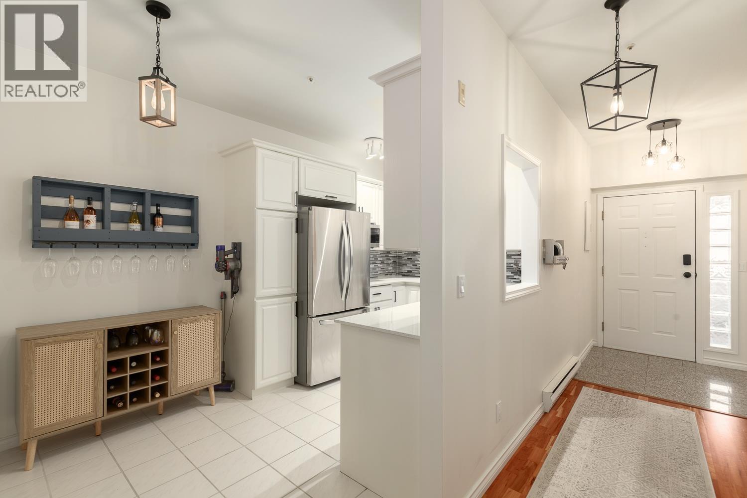 PH2 2577 WILLOW STREET