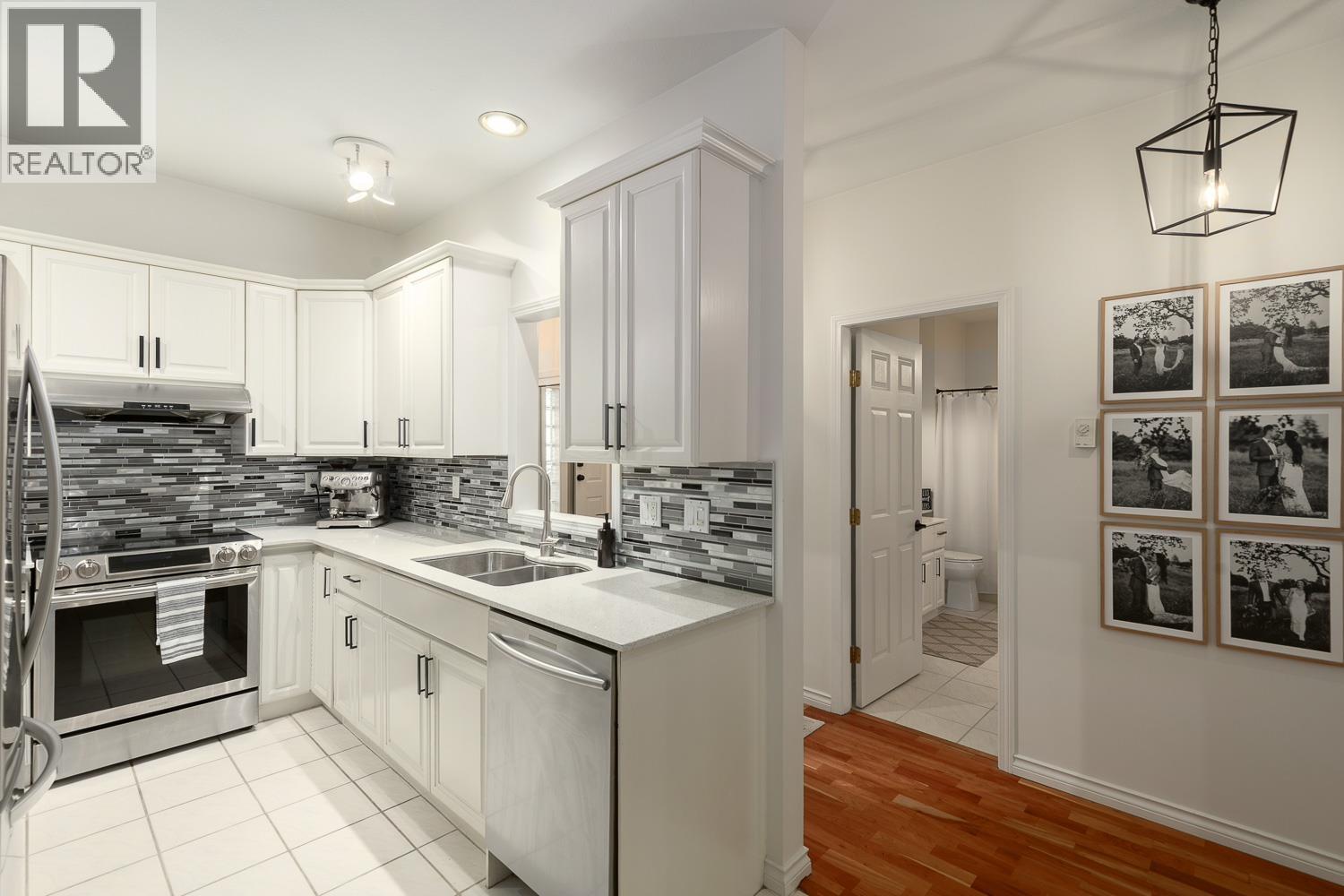 PH2 2577 WILLOW STREET