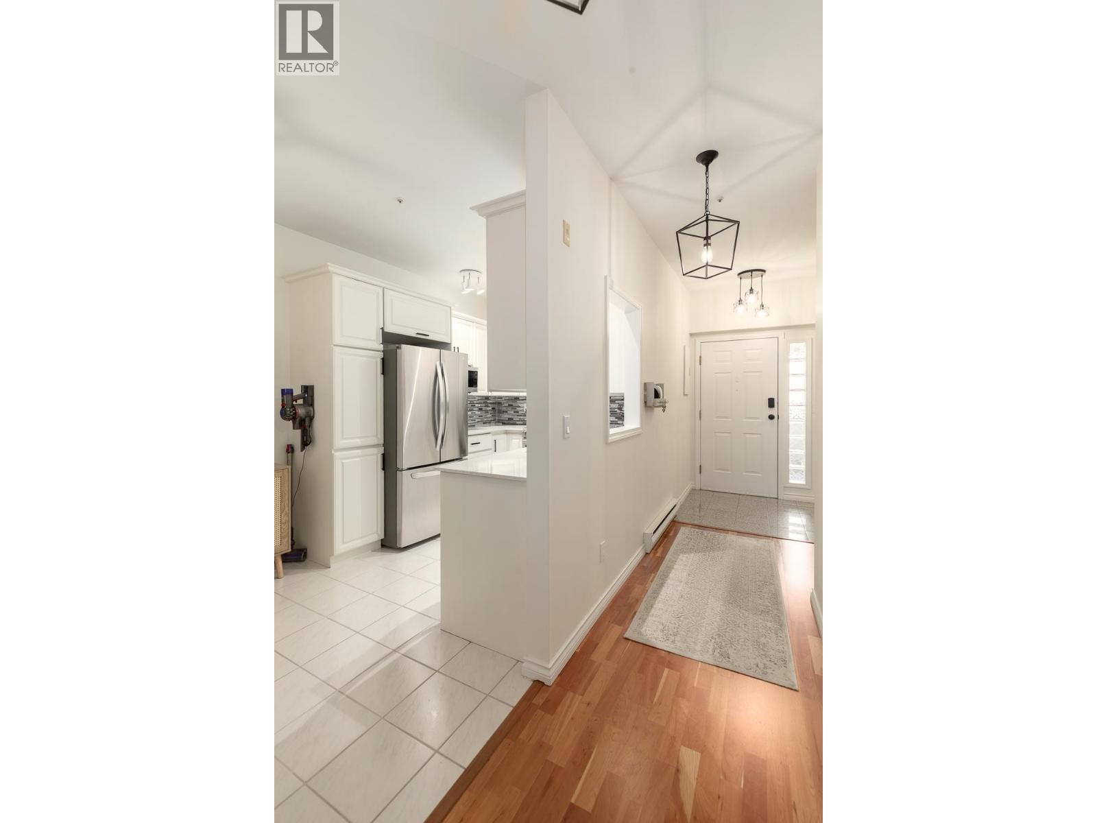 PH2 2577 WILLOW STREET