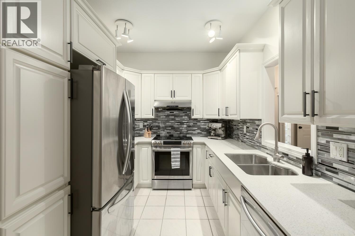 PH2 2577 WILLOW STREET