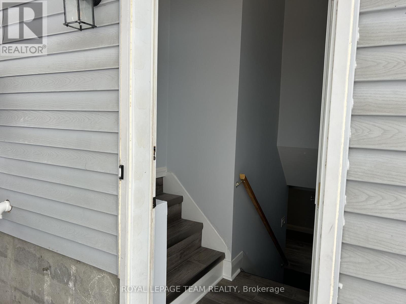 746-B ST JEAN STREET