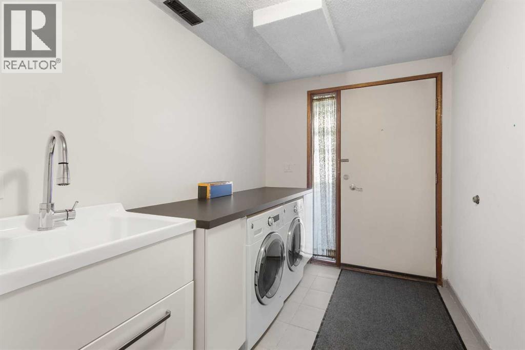 9, 5400 Dalhousie Drive