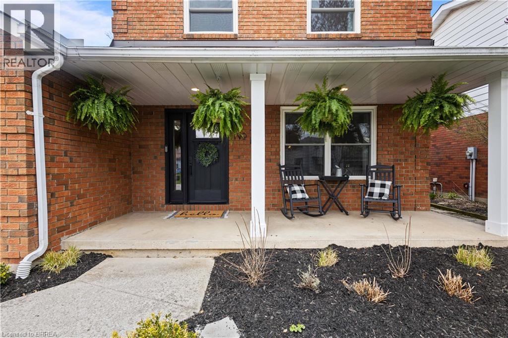 7 COLONIAL Crescent